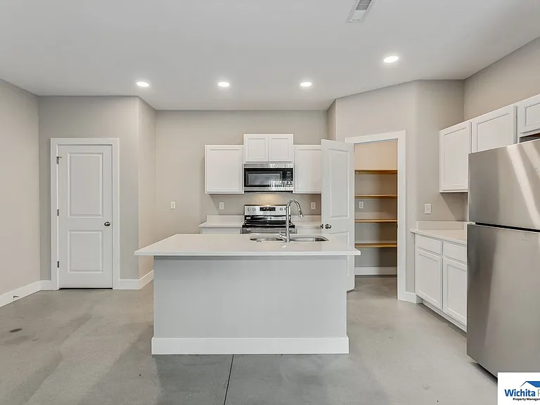 101 E Santa Fe Cir — Photo 11