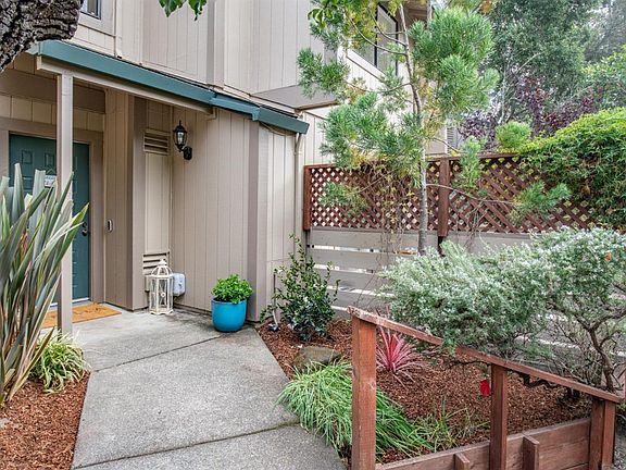 2nd image of 25 Larkspur Lane