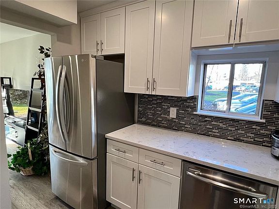 4th image of 47 Olcott Way Unit 47