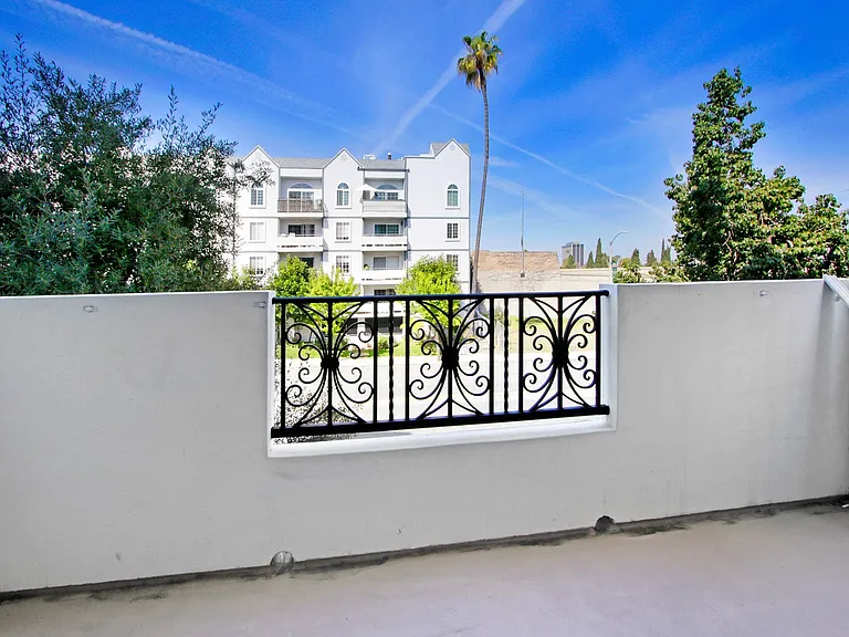 4410 Sepulveda Apartments — Photo 61