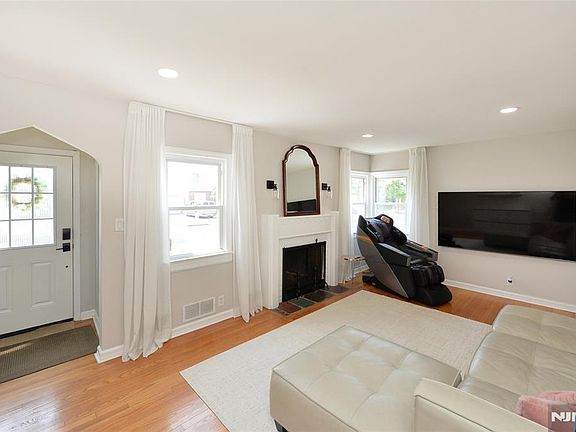 2nd image of 612 Beech Ave