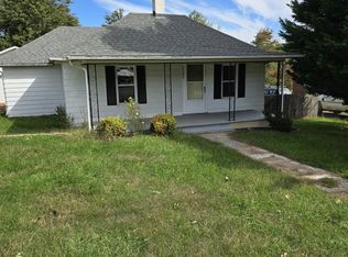 1126 Ray Rd SE, Roanoke, VA 24014