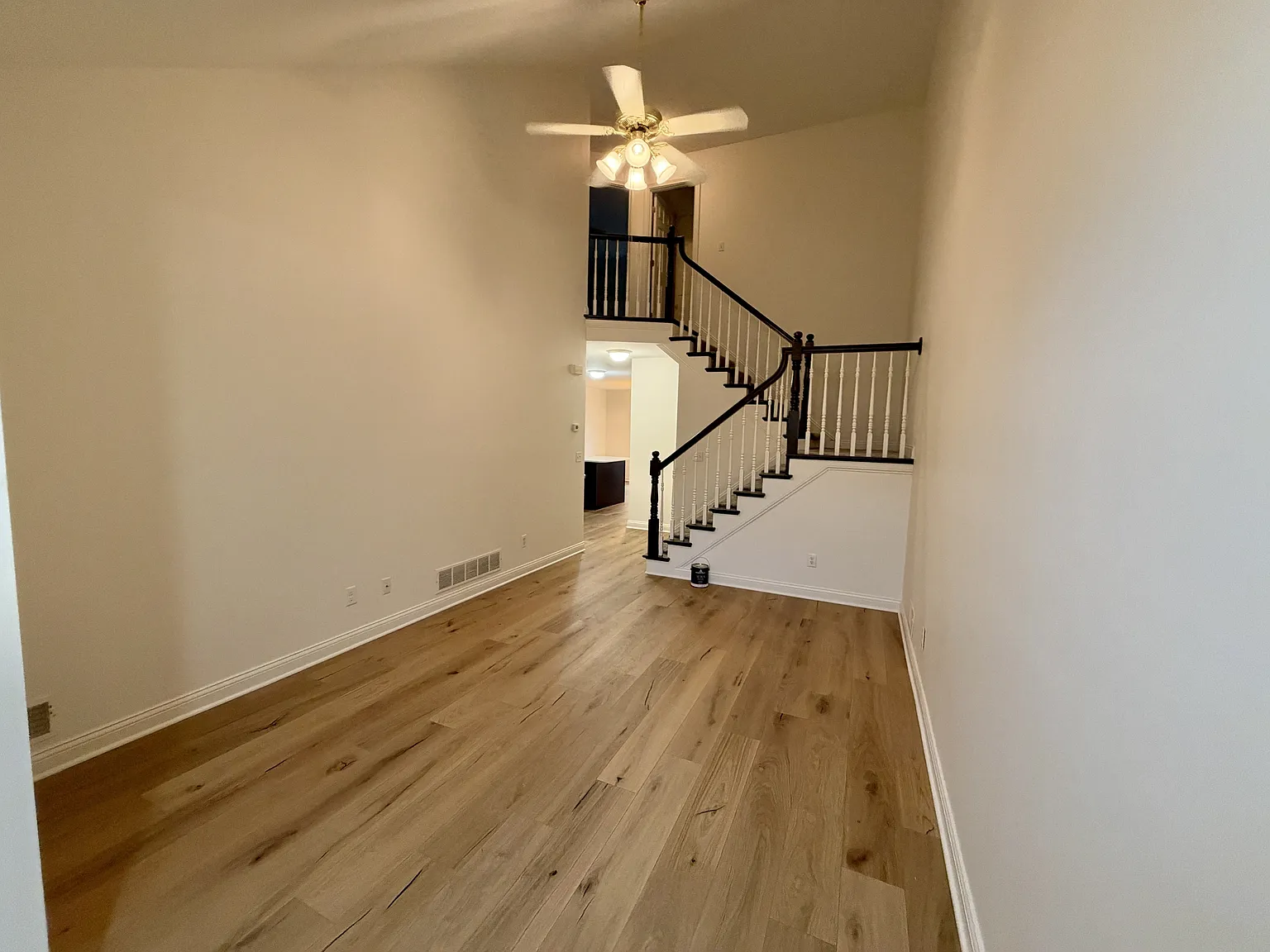 113 Manor Ave — Photo 2