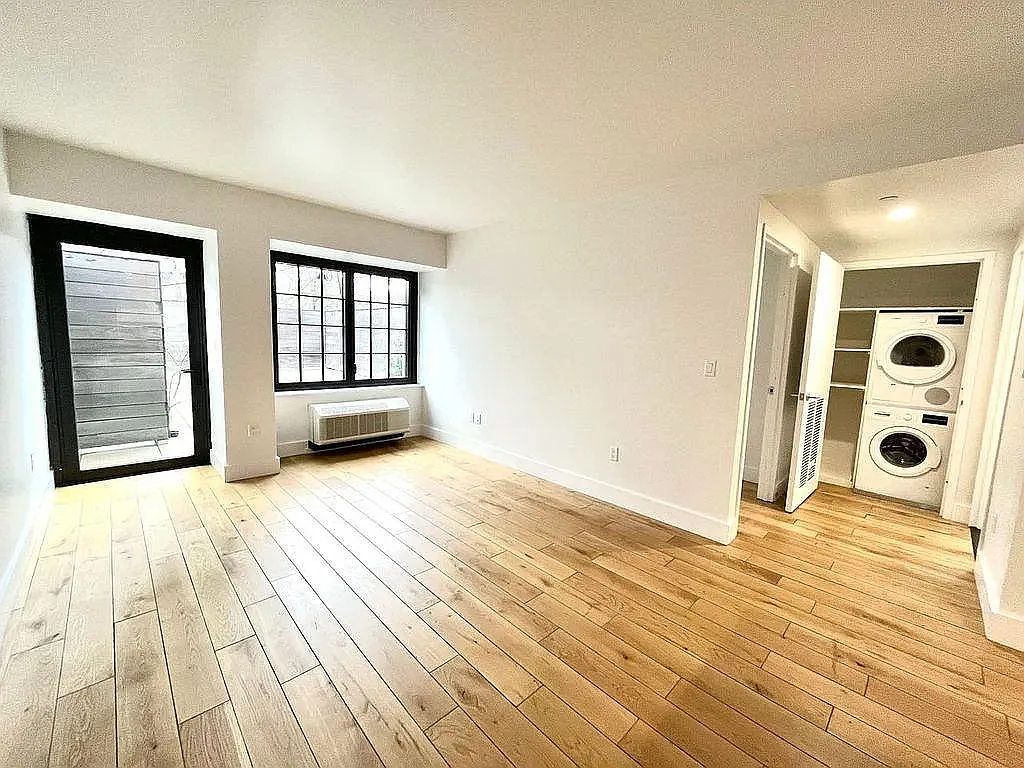 504 Myrtle Ave — Photo 4