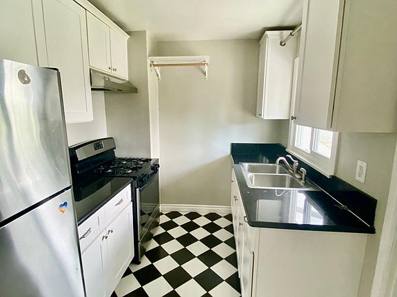 3rd image of 221 Union Pl #8
