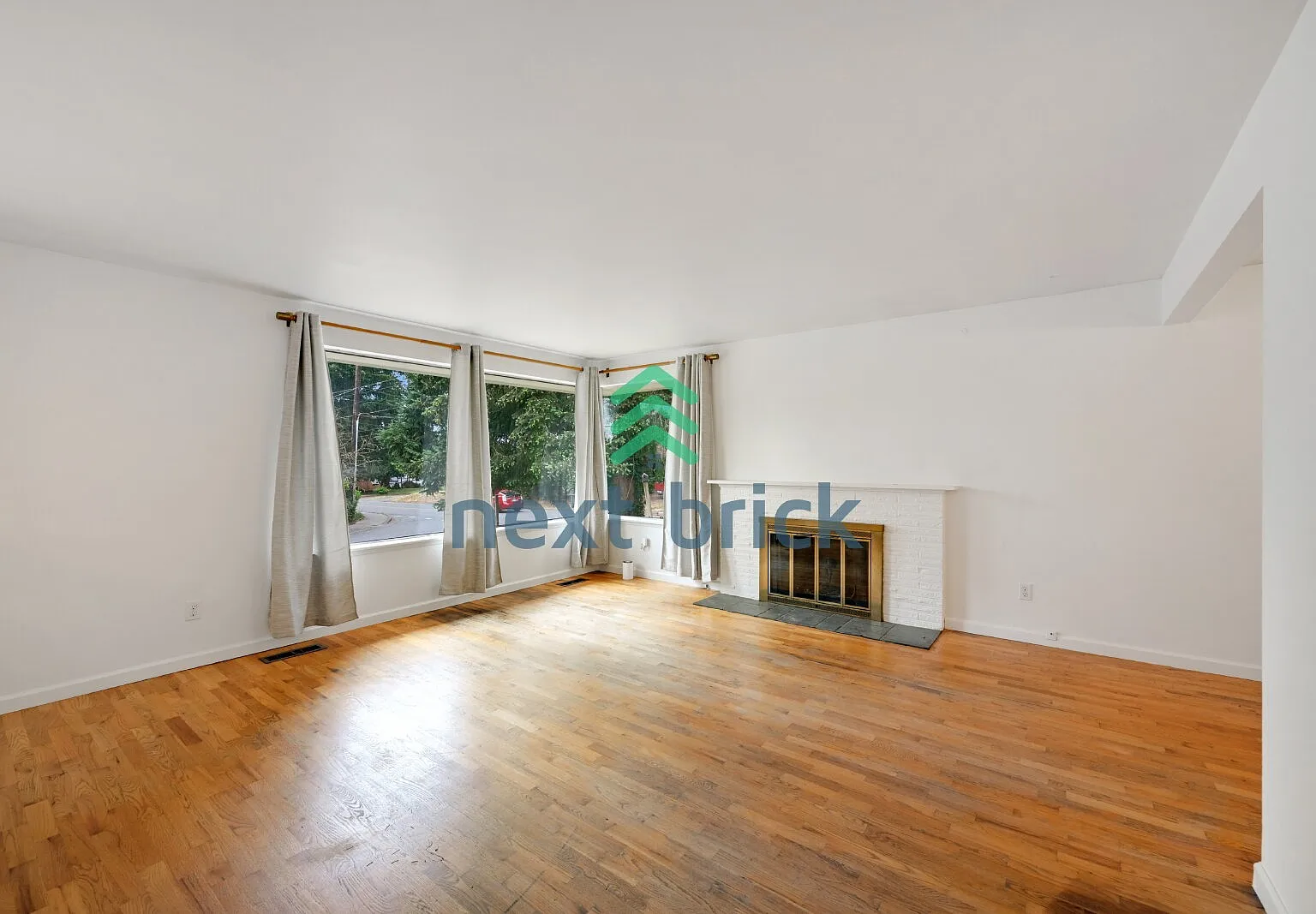 Charming 3-Bedroom Edmonds Home with 2 Full Baths and Spacious 1982 Sq. Ft. Living Space! — Photo 4