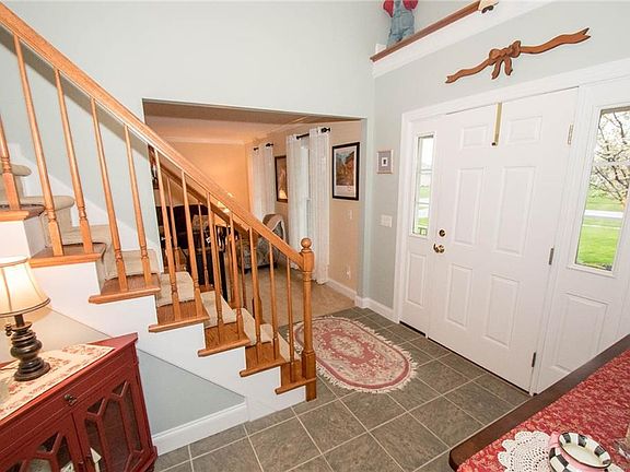 5th image of 300 Forest Glen Dr