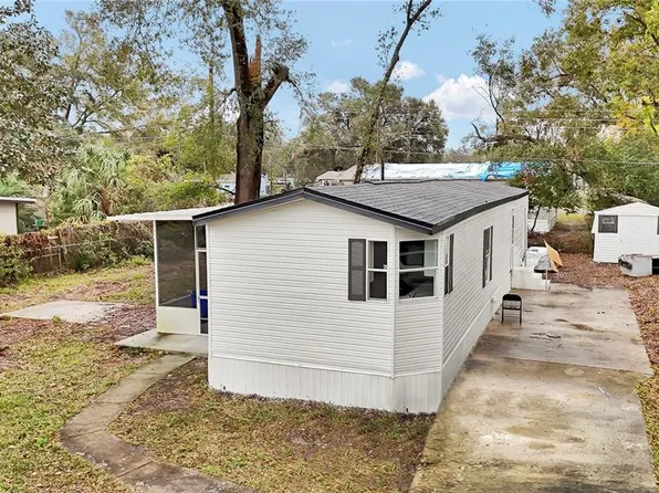 354 Center Dr, Deland, FL 32724