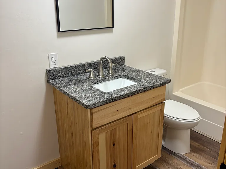 405 Short St — Photo 2