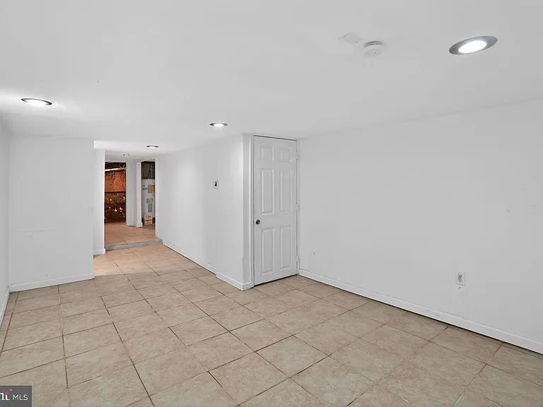 1302 N Dover St — Photo 12