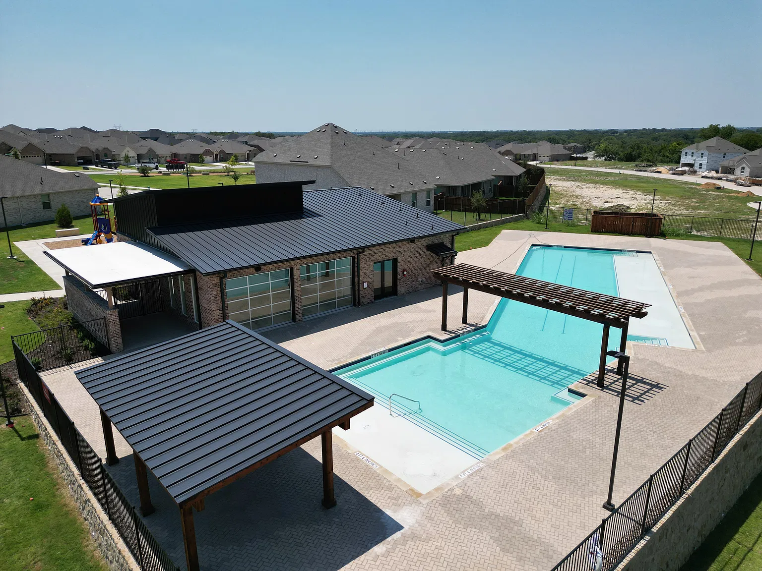 3 bed, 1325 sqft, $2,100 — Photo 3