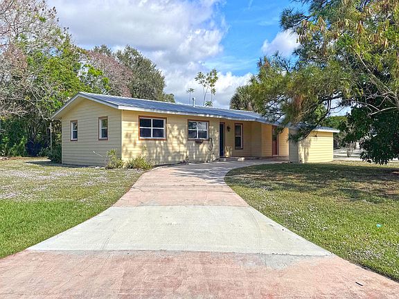 2nd image of 401 SE Tranquilla Avenue