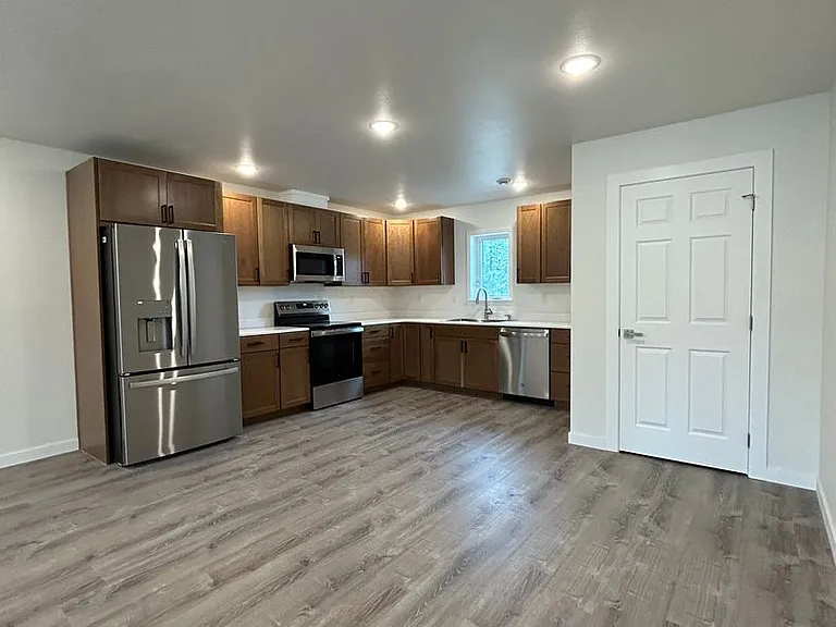 2652 Roseanne Ct — Photo 2