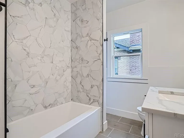 1400 Perry St — Photo 12