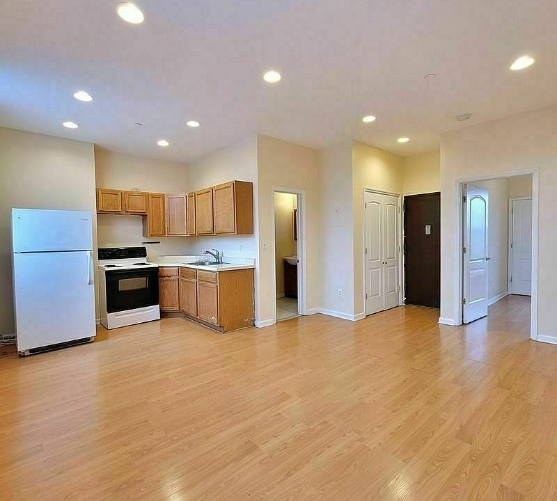 1st image of 248 Hancock St APT 5