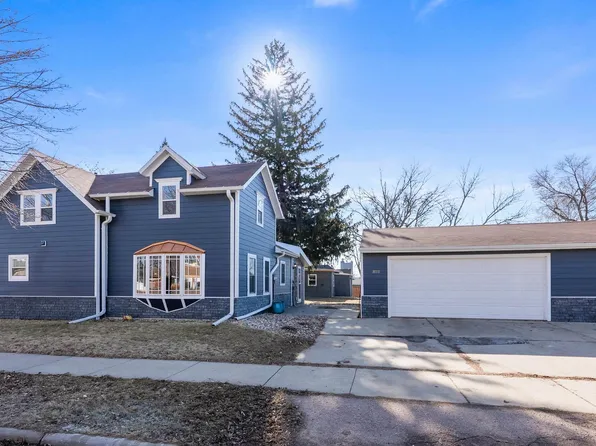 105 E 2nd St, Hartford, SD 57033