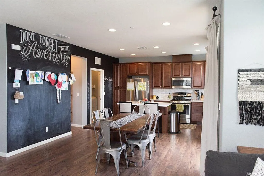 3129 Village Park Dr photo 1