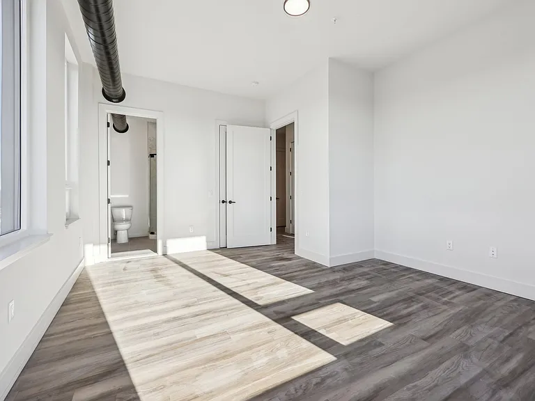 55 Washington St — Photo 23