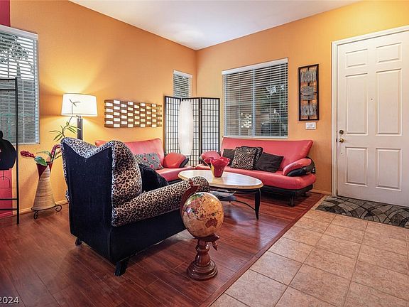 5th image of 10137 Crest Brook Pl