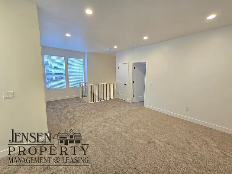 1070 W Albertine Ln — Photo 17