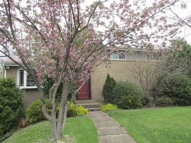 1st image of 523 Saint Andrews Dr