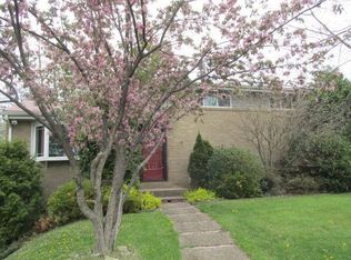 523 Saint Andrews Dr, Greensburg, PA 15601