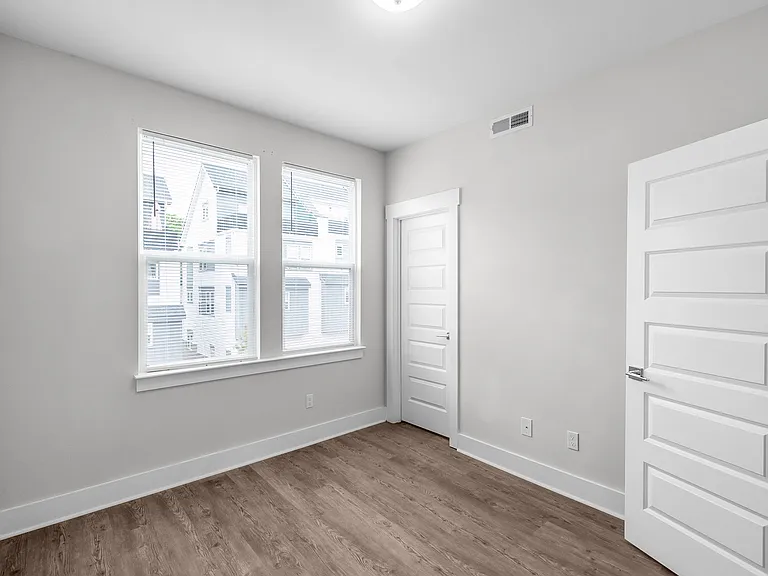 570 W End Dr — Photo 38