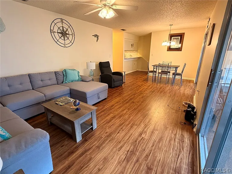 2400 Forest Dr #260 — Photo 2