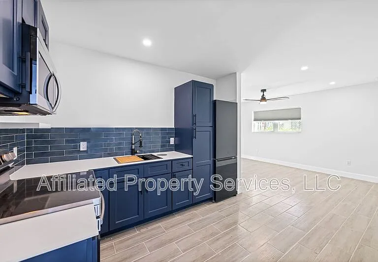 3012 Broadway #205 — Photo 5