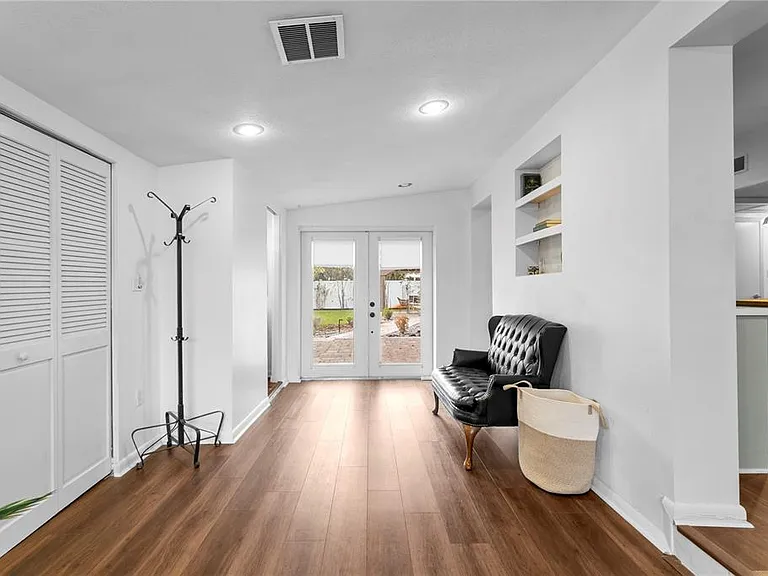 2407 S Lois Ave — Photo 17