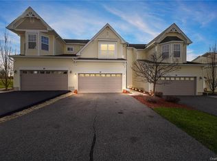 16 Cobblestone Ln, Middletown, NY 10940