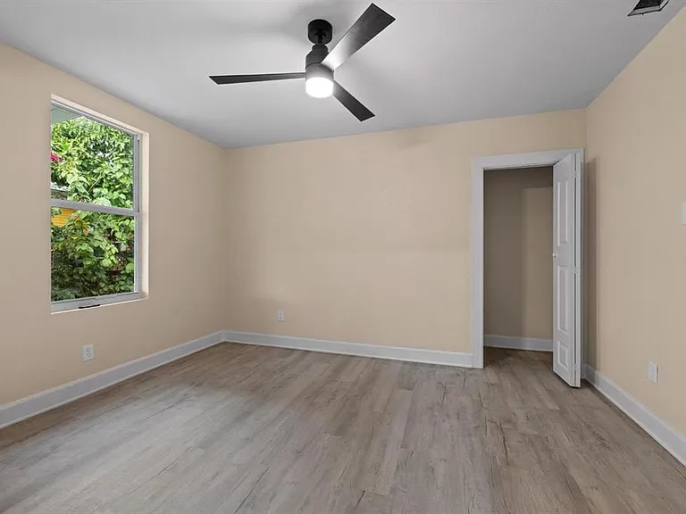 2825 N Taliaferro Ave — Photo 9