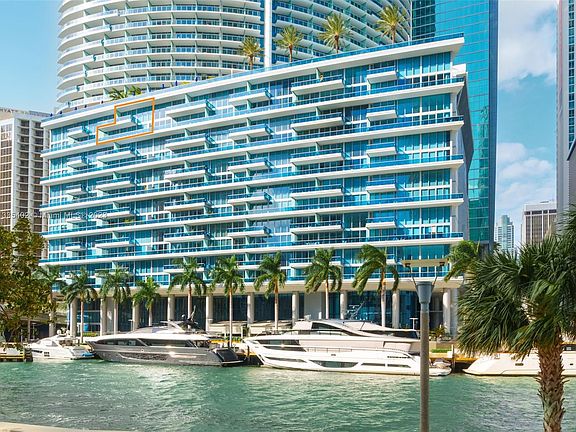 2nd image of 200 Biscayne Boulevard Way APT 1404