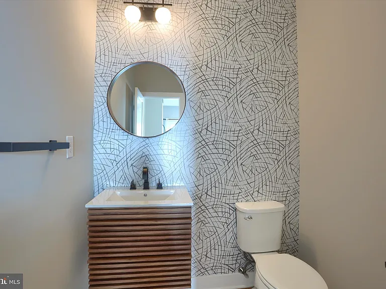 320 Walnut St — Photo 12