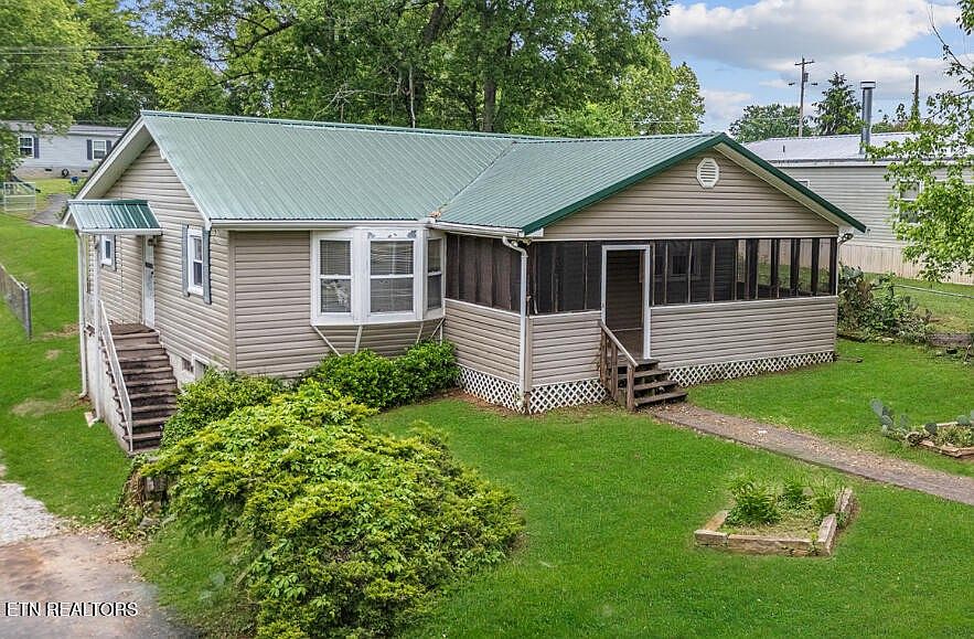 1st image of 709 N A St