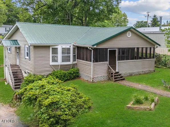 709 N A St, Lenoir City, TN 37771