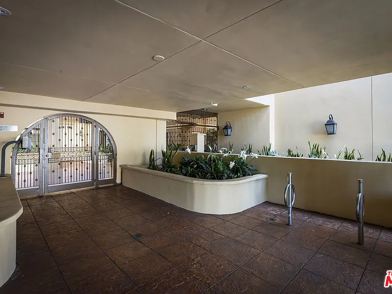 851 N San Vicente Blvd #102 — Photo 3