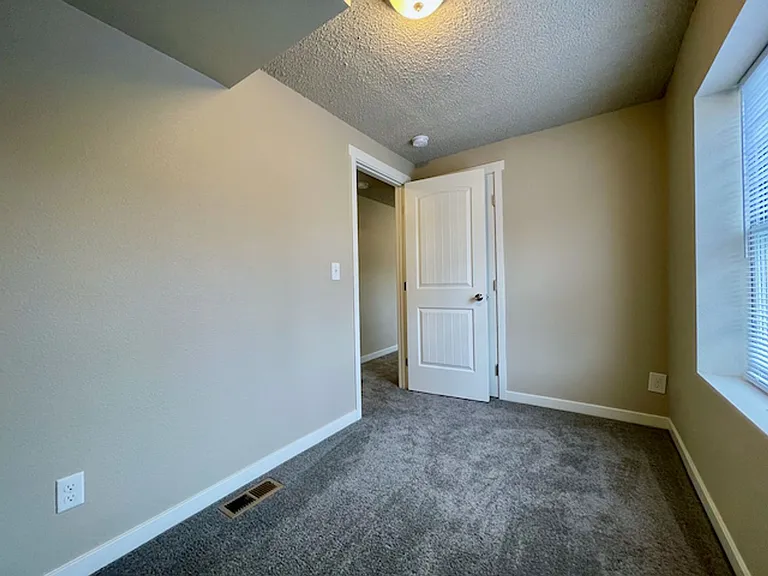 2101 E Willamette / Duplex / LBP — Photo 17