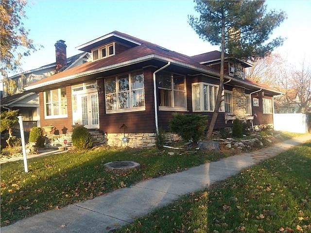 1st image of 819 S 8th Ave