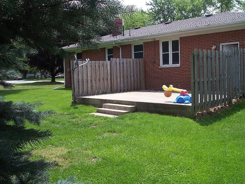 2nd image of 606 W Sunset Dr