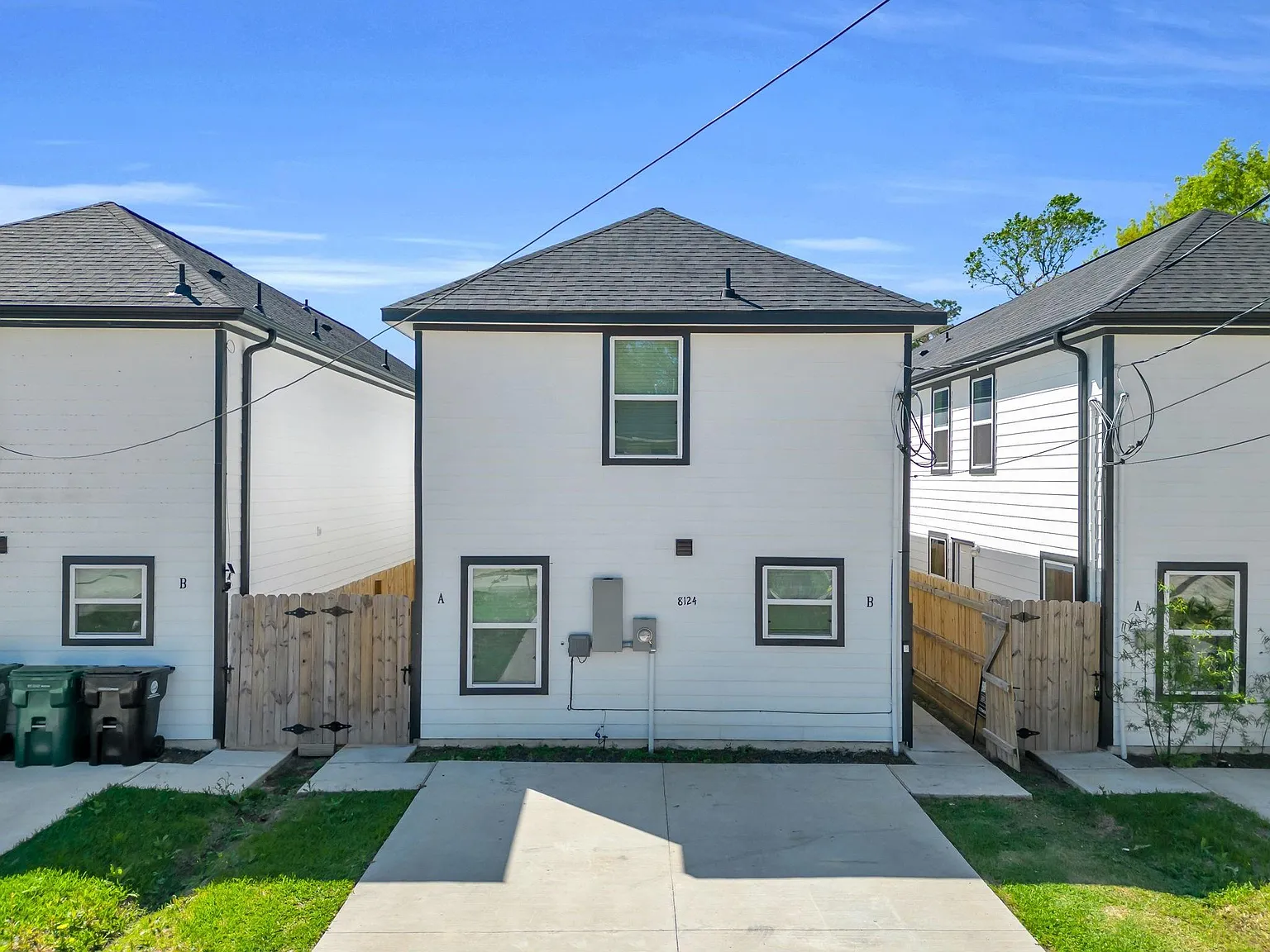 3 bed, 2.0 bath, 2320 sqft, $1,700 — Photo 4