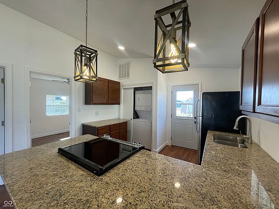 5th image of 1329 S Locke St