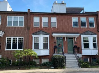 229 W Goethe St, Chicago, IL 60610