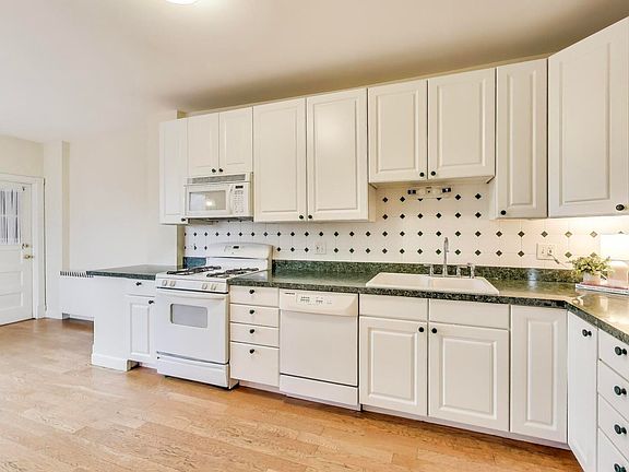 5th image of 426 W Washington Blvd #3W