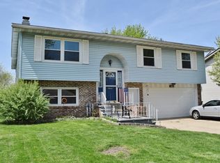 1651 Maness Ct, Sycamore, IL 60178