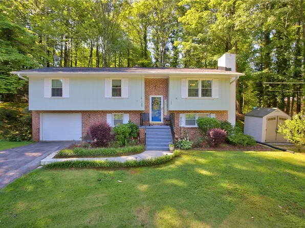 104 Laurel Ln, Seneca, SC 29678