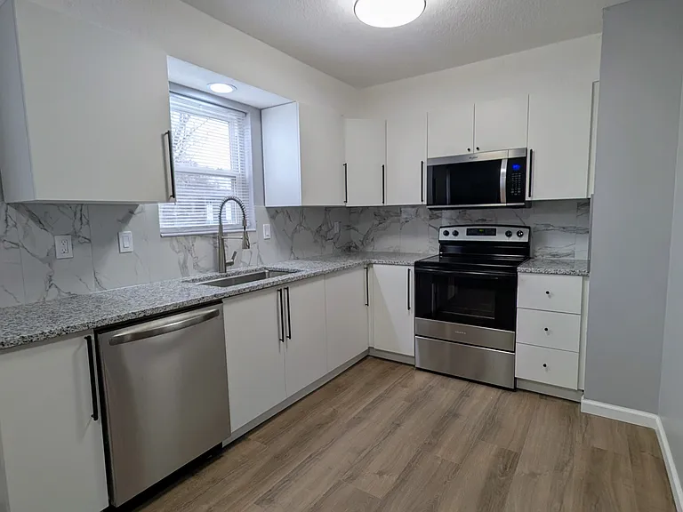 8324 Robinson St — Photo 1
