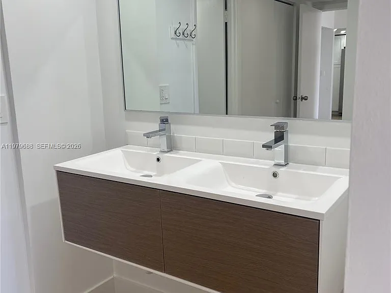 20301 W Country Club Dr #1024 — Photo 4