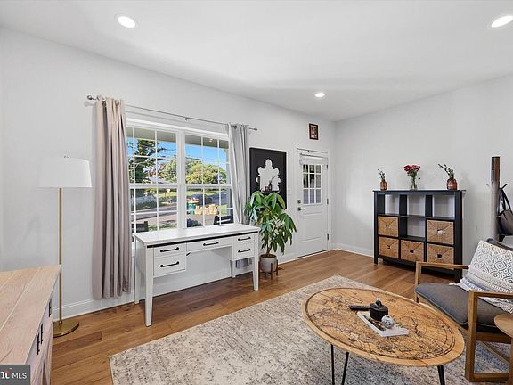 5th image of 983 Highland Ave