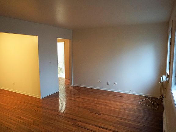 5th image of 1415 W Pratt Blvd APT 104
